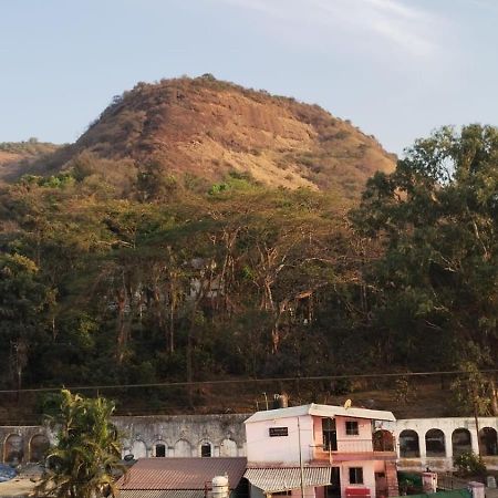 Blue Bell Homestay Lonavala Exteriör bild