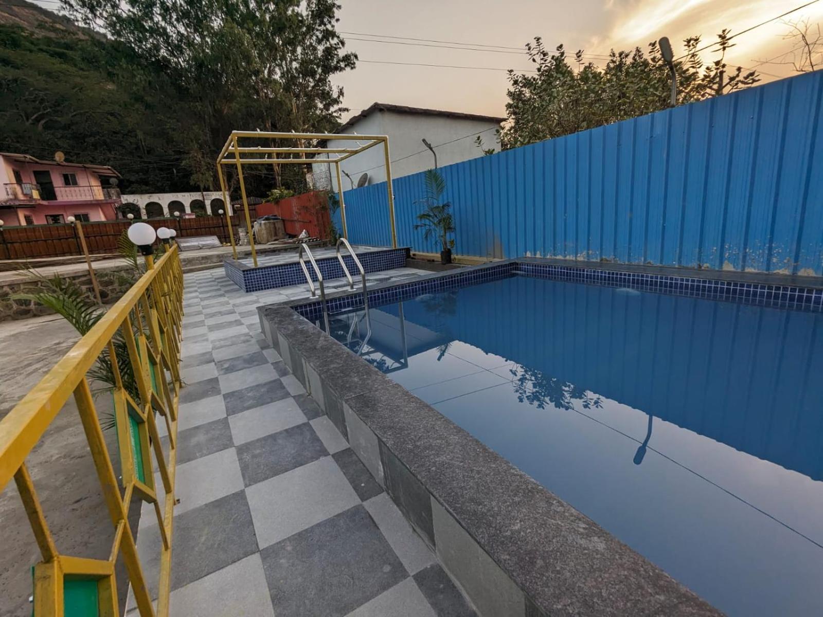 Blue Bell Homestay Lonavala Exteriör bild