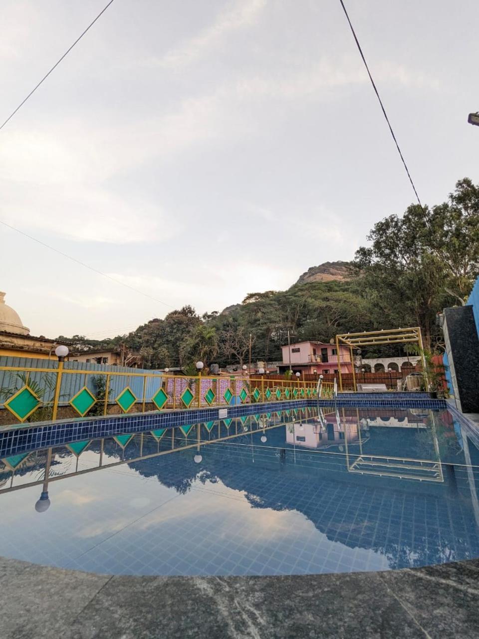 Blue Bell Homestay Lonavala Exteriör bild
