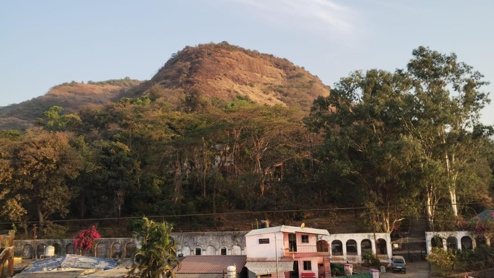 Blue Bell Homestay Lonavala Exteriör bild