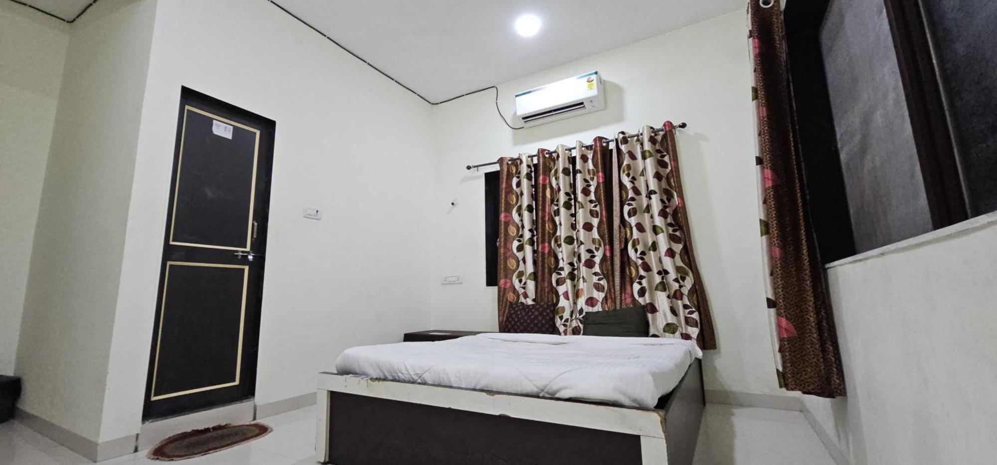Blue Bell Homestay Lonavala Exteriör bild